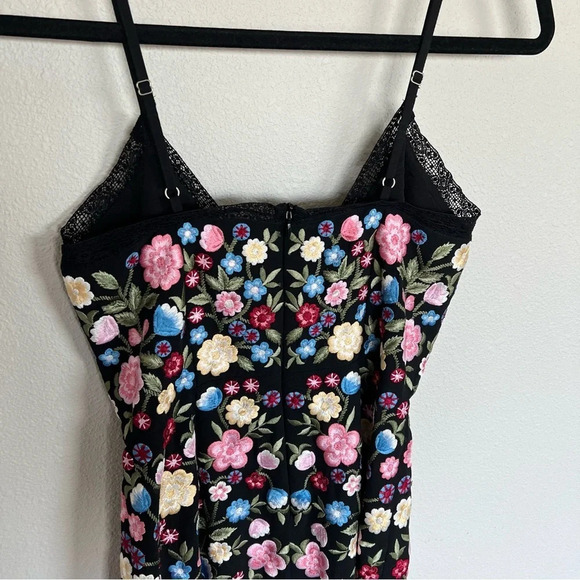 NWOT Needle And Thread Flower Foliage Playsuit Sleeveless Romper Black Multi 4 - Picture 10 of 12